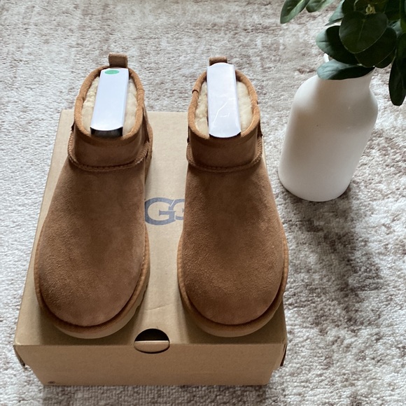 NWT Ultra Mini Chestnut Uggs - Picture 6 of 9